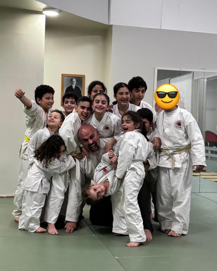 Kids class having fun with Sensei Elie Beam